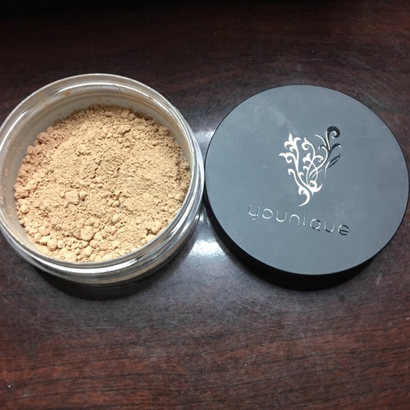 Younique Loose Powder Foundation - Poplin - Picture 4 of 5